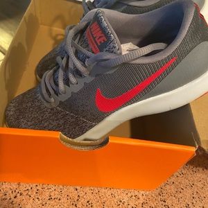 Nike flex contact athletic shoes size 7